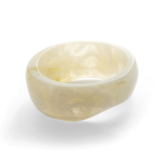 Bone Resin Forma Bangle